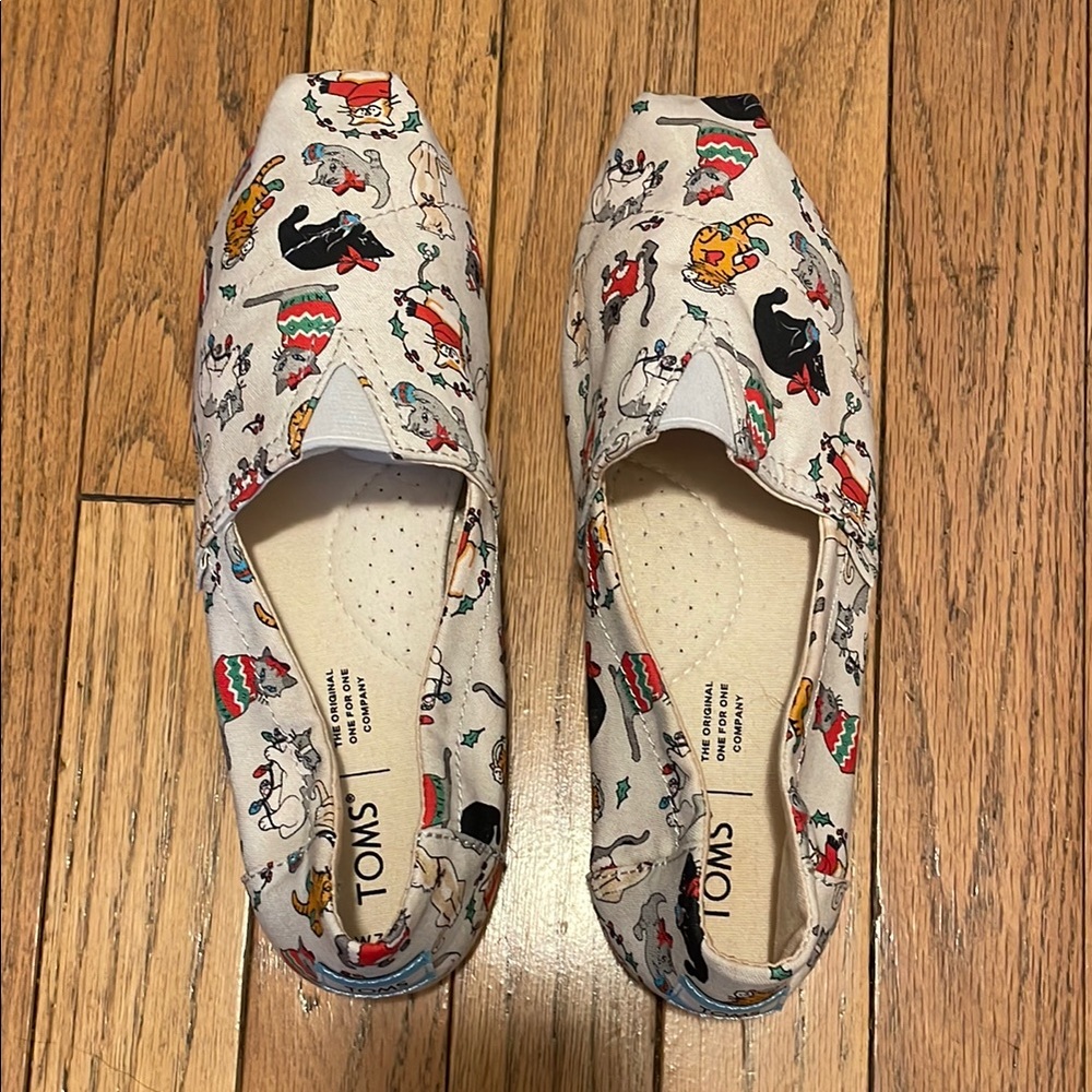 TOMS cat holiday Print Slip-Ons